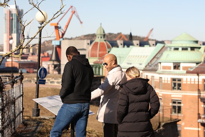 Historical Walking Tour in Restaurant and Bars in Central City - Meeting Point and Accessibility