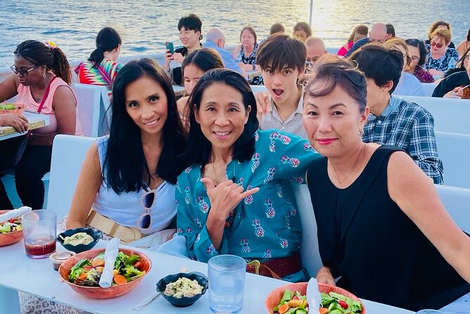 Honolulu Sunset & Friday Fireworks Dinner Cruise - Accessibility and Transportation