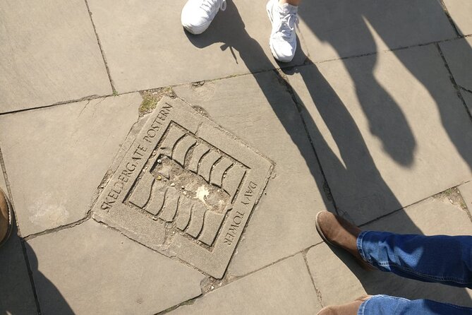 Immersive Treasure Hunt Adventure in York - Outdoor Escape Room - Unraveling Yorks Captivating History