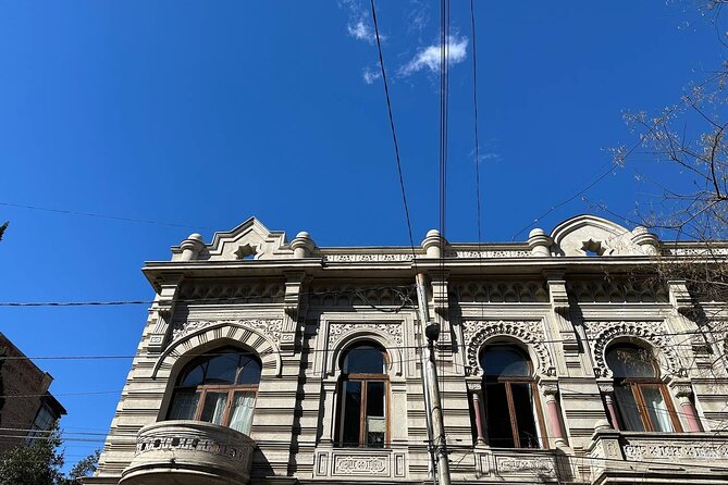 Jewish Heritage Walking Tour With Kosher Wine Tasting - Historic Synagogue and Its Significance