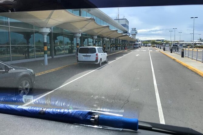 Kingston Roundtrip Airport Taxi Transfer to RIU Ocho Rios & Moon Palace Hotels - Convenient Transportation Options