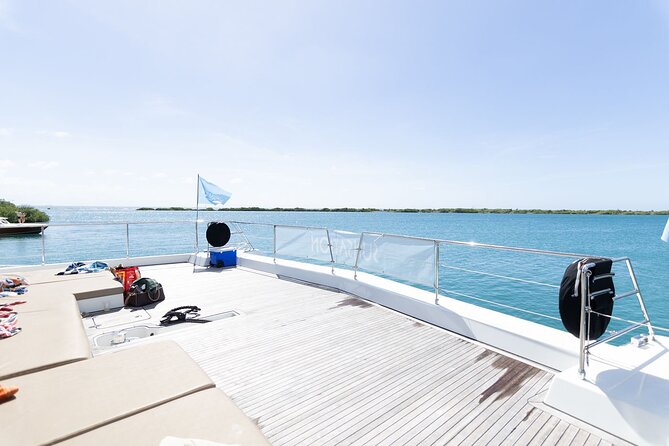 Klein Curacao Tour With Luxury Catamaran Yacht - Onboard Amenities and Inclusions