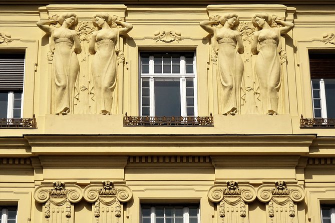 Klimts Kisses From Vienna a Private Expert-Walk From Baroque to Art Nouveau - Health and Accessibility