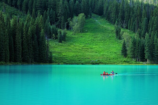 Lake View Full Day Tour-Moraine Lake, Lake Louise and Emerald - Meeting and Pickup Details