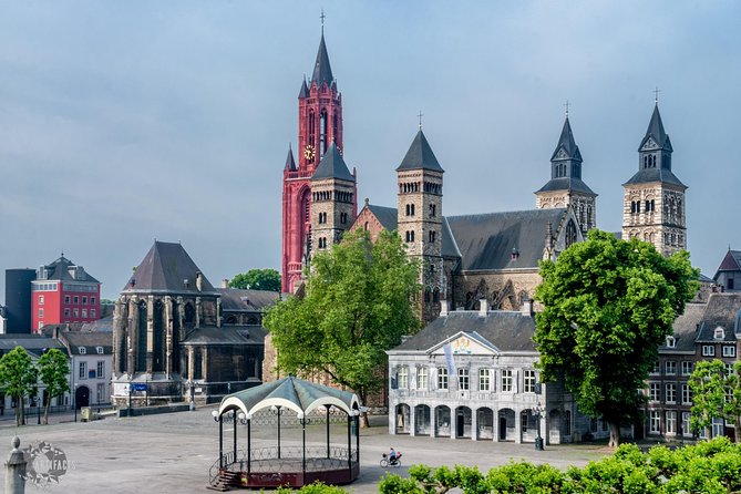 Maastricht Experience With a Local Photographer - Inclusions