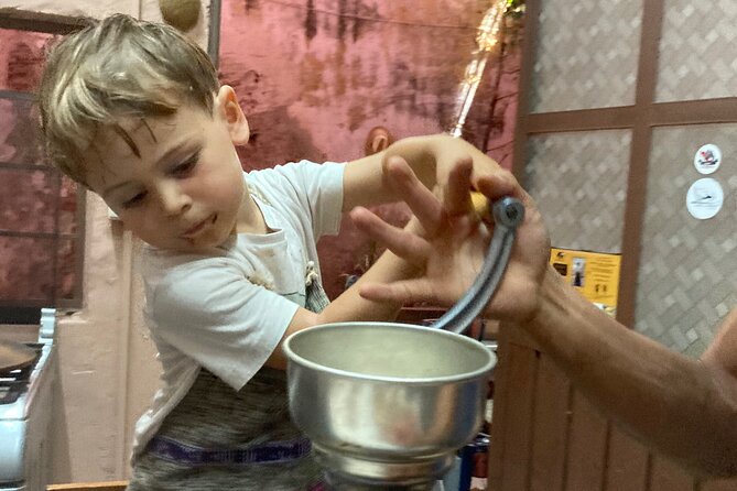 Make Your Own Chocolate With Oaxacan Tradition Private Class - Meeting Details
