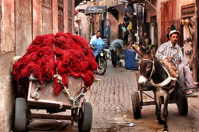 Marrakesh: Guided Private Souk Shopping Tour - Discovering Local Delicacies and Crafts