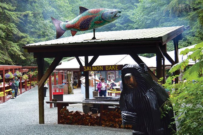 Mendenhall Lake Kayak and Salmon Bake Adventure - Kayaking Experience