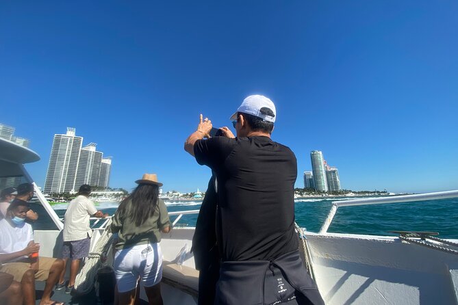 MIAMI: South Beach Cruise Millionaire Homes & Hard Rock Cafe Meal - Overcrowding and Misleading Information
