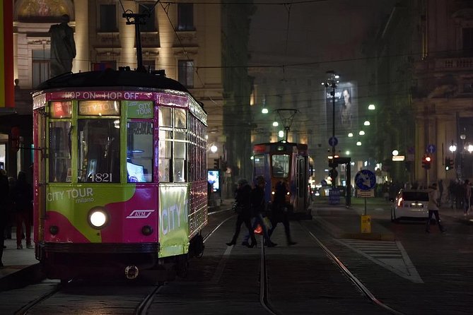 MILAN PRIVATE WALKING TOUR by NIGHT: AMAZING MILAN - 2 H - Meeting Point and Duration