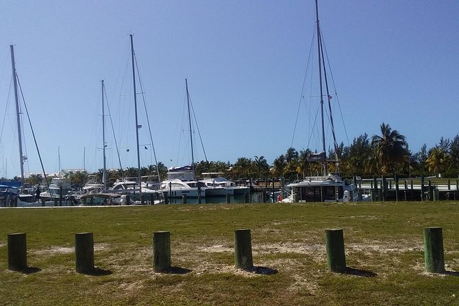 Nassau Airport to Palm Cay - Transportation in Style - Pickup and Greeting