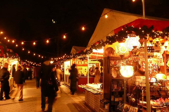 New York City Christmas Holiday Lights and Markets Walking Tour - Itinerary Highlights