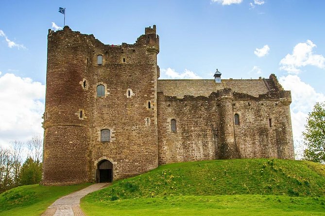 Outlander Luxury Private Day Tour Review - Knowledgeable Local Guide
