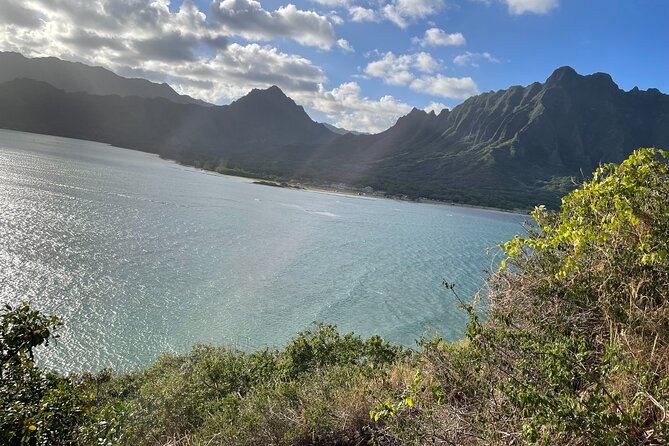 Paddle Boarding and Hiking Adventure at Mokolii Island. - Preparing for the Paddle Board