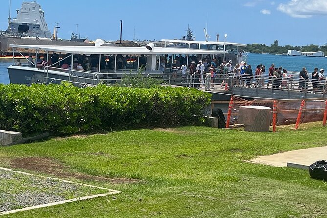 Pearl Harbor With USS Arizona, City Tour + Local Restaurant Lunch - Honoring the USS Arizona