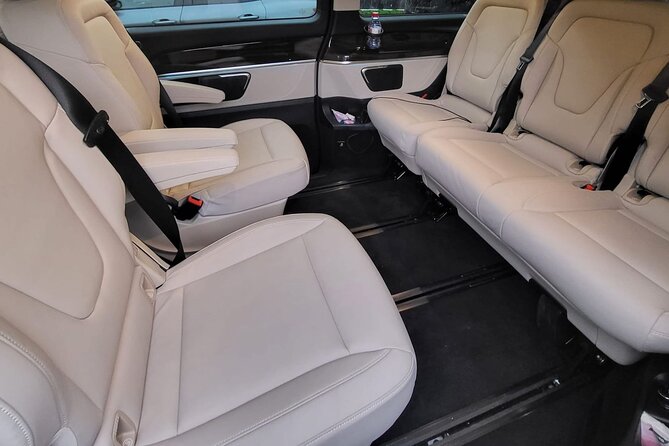 Prague Airport Private Taxi Transfer Review - Airport Arrival Process