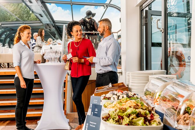 Prague Old Town Walking Tour With Buffet Lunch on a Boat - Highlights of the Itinerary