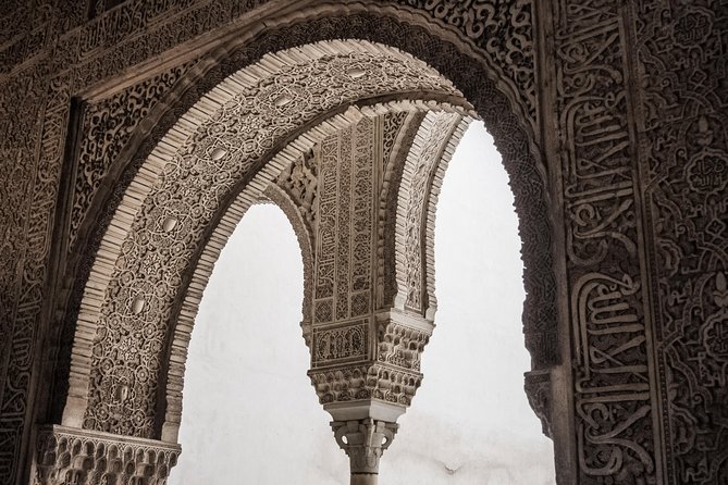 Private 3-Hour Alhambra Tour With Tickets - Exploring the Renowned Palaces