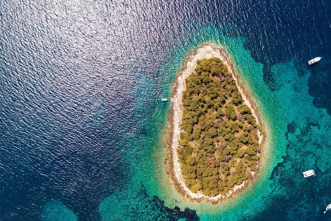 Private 3 Islands Tour With Speed Boat to Blue Lagoon and Solta From Split or Trogir - Pickup and Meeting Information