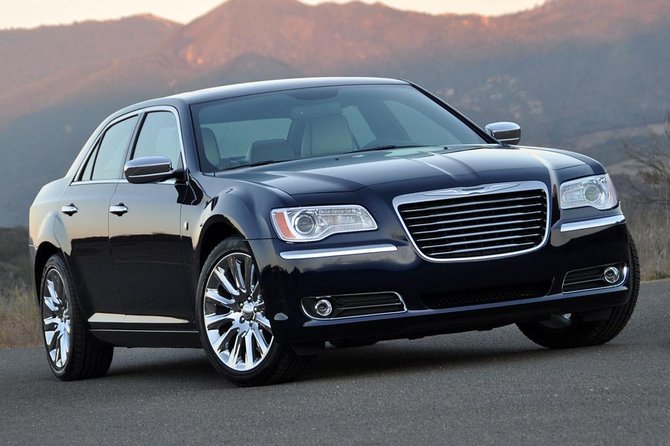 Private Arrival Transfer: Buffalo Niagara International Airport to Niagara Falls, New York - Vehicle Capacity and Accessibility