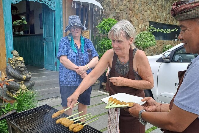 Private Balinese Cooking Class in Ubud With a Local Chef - Meet Chef Santika