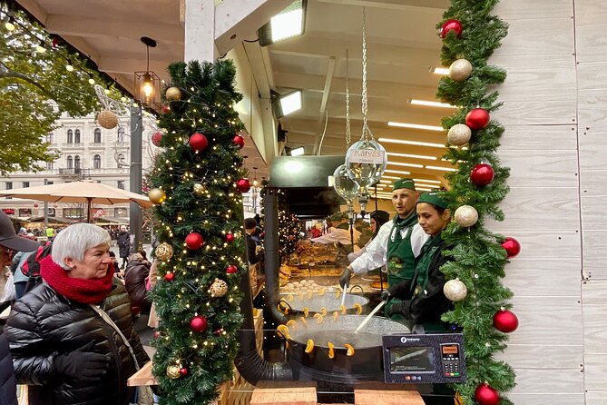 Private Budapest Christmas Market Tour With Chimney Cake & Mulled Wine - Highlights of the Jewish Quarter