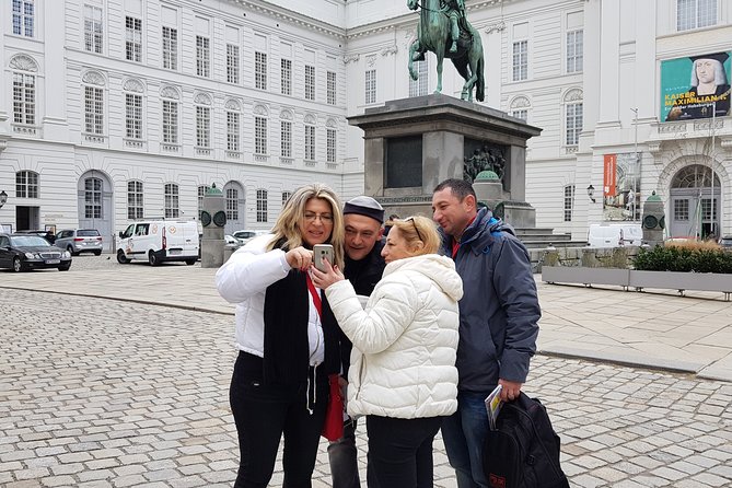 Private City Discovery Walk - Historical Treasure Hunt - Game Overview