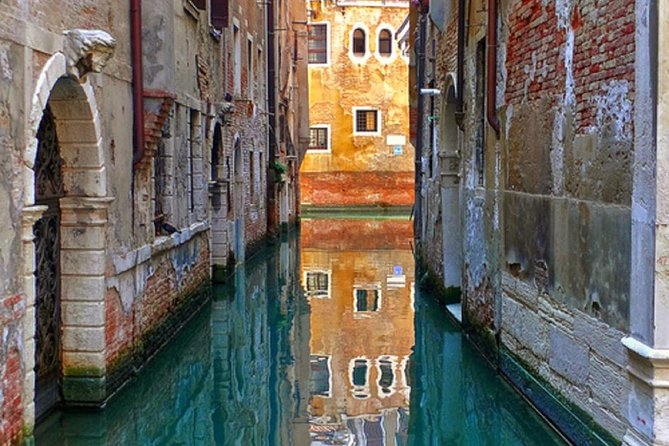 Private Cruise: Venice Viewed by the Water - Discovering Hidden Gems by Boat