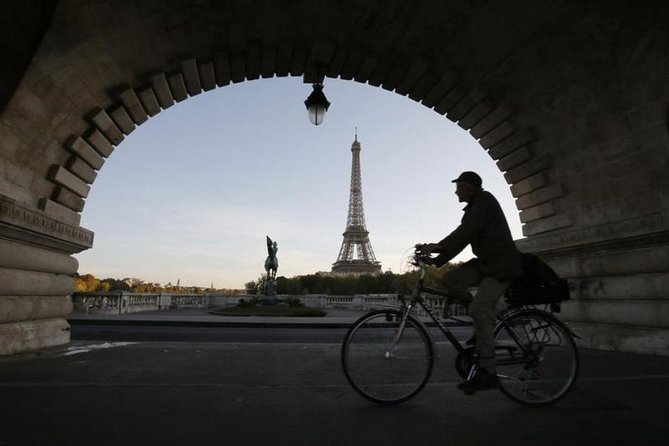 Private Electric Bike Across the Paris Wonders (Night ) - Tour Duration and Cancellation Policy