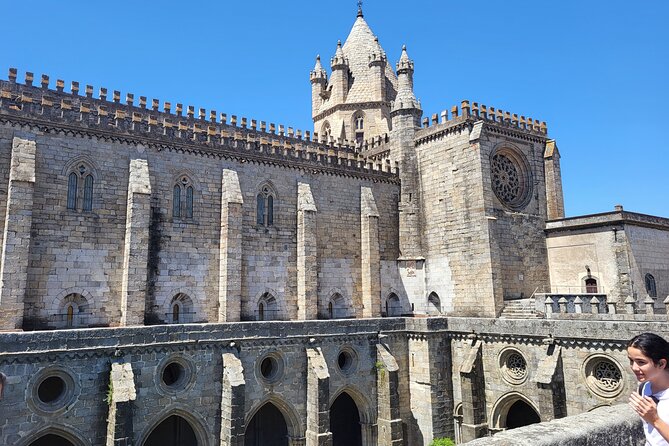 Private Évora Tour - Megaliths, Historical Center and Cork Region - Accessibility and Suitability