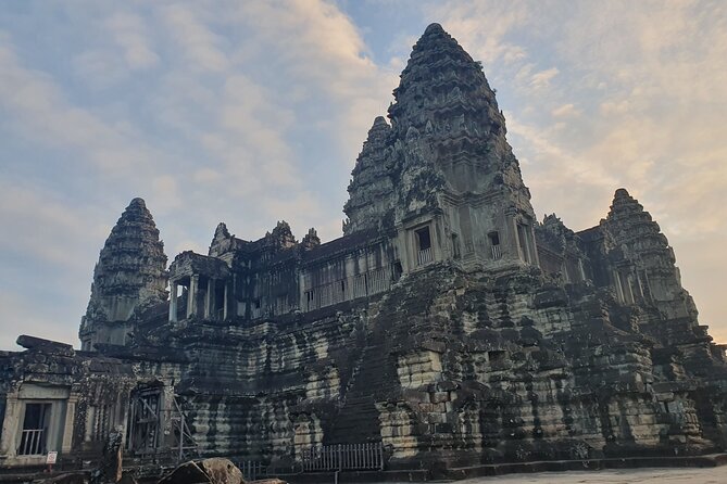 Private Must-Visit Temples Tour With Guide & Tuk Tuk - Inclusions and What to Expect
