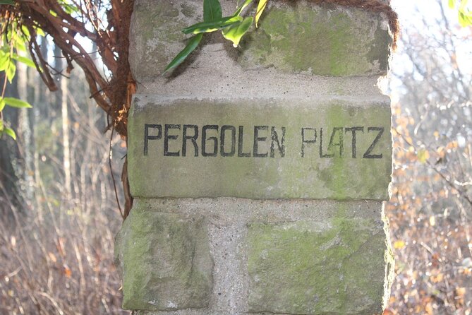 Private Scavenger Hunt Around the Berge Castle in Gelsenkirchen - Meeting and Location Details