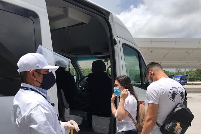 Private Transfer- Airport-Hotel Cancun Up 1 to 5 Passengers - Pickup and Drop-off