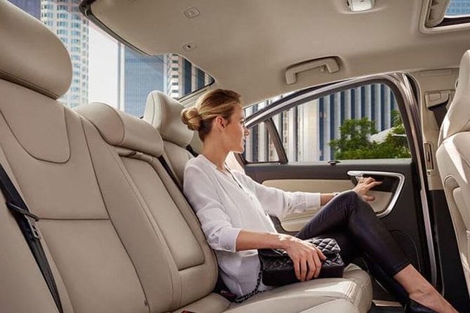 Private Transfer: Toronto Pearson Airport or Queens University Kingston or Town - Booking Information