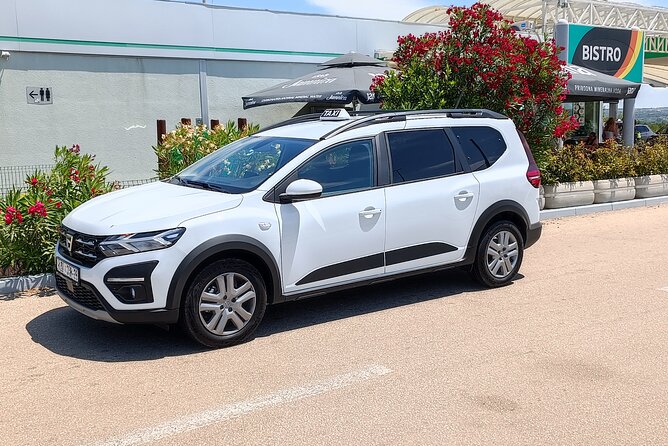 Private Transfer: Zadar Airport To/From Zaton Holiday Resort - Vehicle and Amenities
