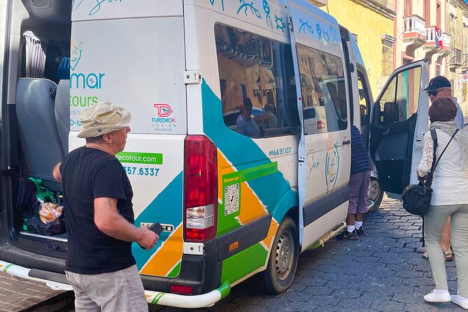 Private Transportation From Santiago De Los Caballeros to Pedernales - Vehicle and Amenities
