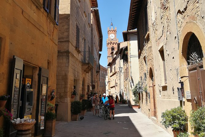Private Walking Tour of Pienza With Licensed Tour Guide - Guided Tour of Local History