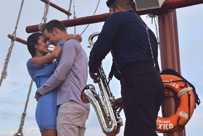 Romantic Experience Sailing Over the Lagoon in Cancun - 2 X 1 - Dining Offerings