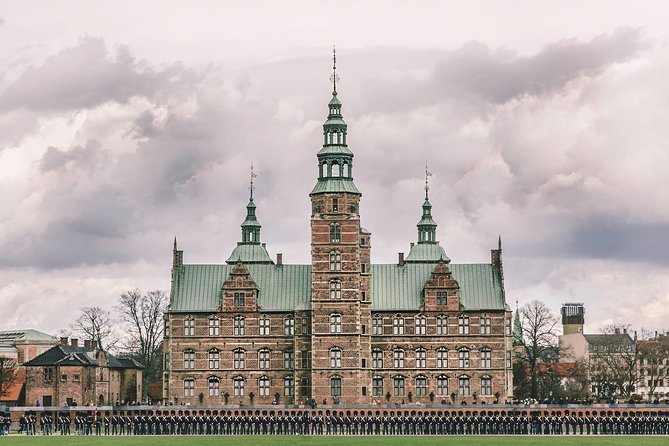 Royal Tour of Copenhagen and Dragør - With Drop-Off at the Cruise - Pickup Options