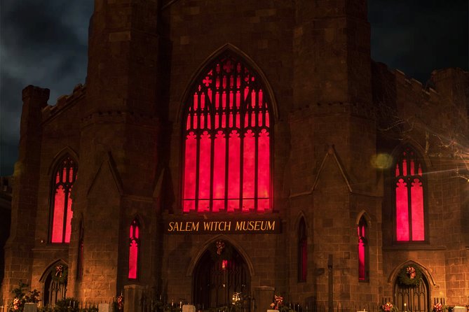 Salem Ghosts: Witches, Warlocks, & Hauntings - Insights From Knowledgeable Tour Guides