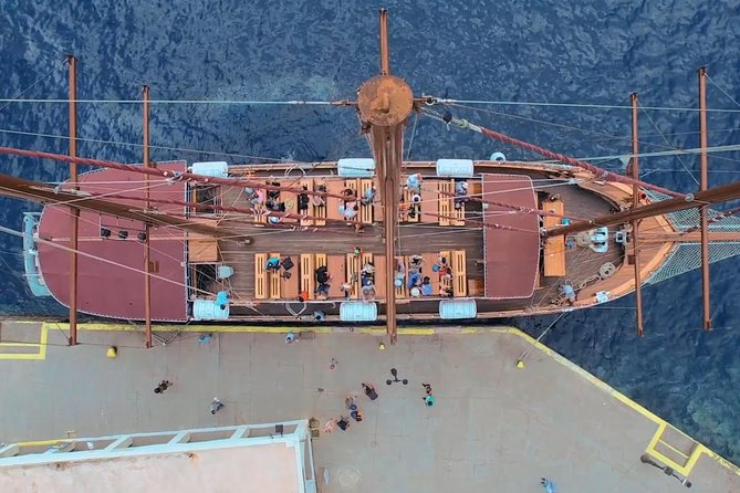 Santorini Volcano Sunset Cruise Including Dinner on Board - Customer Reviews and Feedback