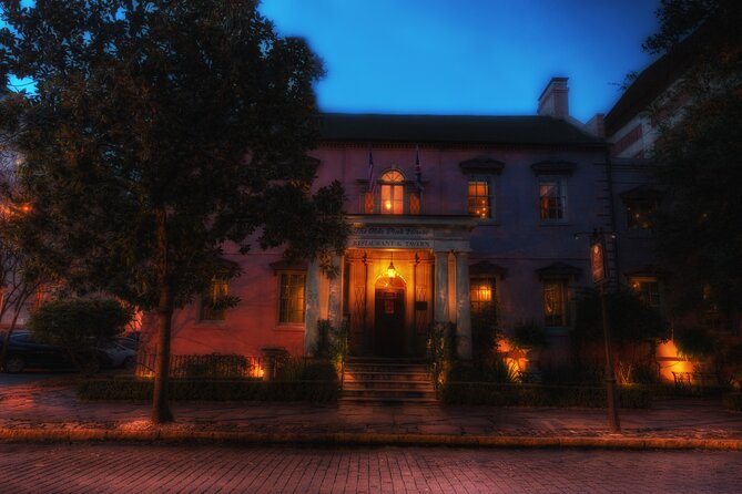 Savannah Strangled Not Stirred Pub Crawl - Engaging Storytelling by Tour Guides