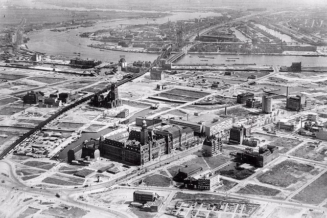 Second World War Walking Tour in Rotterdam - Memorials and Historical Landmarks