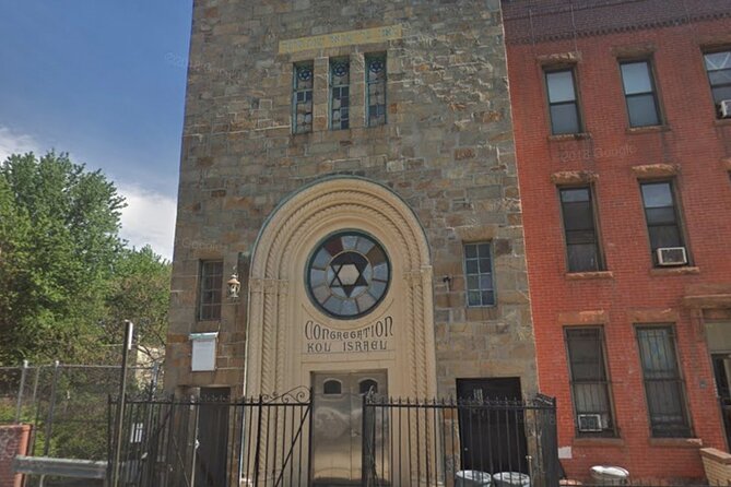 Self-Guided Brooklyn Scavenger Hunt: Soaring To New Heights - Navigating the Lets Roam App