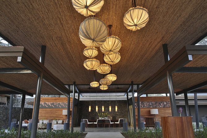 Shuttle From Liberia Airport To El Mangroove, Autograph Collection - Vehicle and Accessibility Features