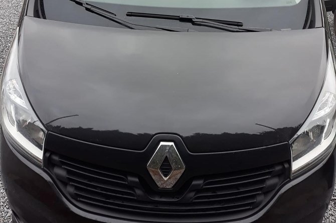 Standard Minivan From Charleroi Airport to City of Brussels - Vehicle Features
