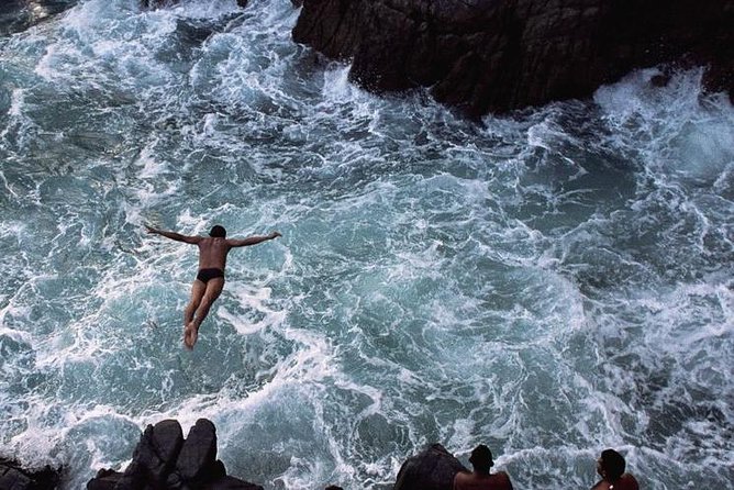 Sunset + High Cliff Divers La Quebrada at La Perla - Only Drinks - Pickup and Accessibility