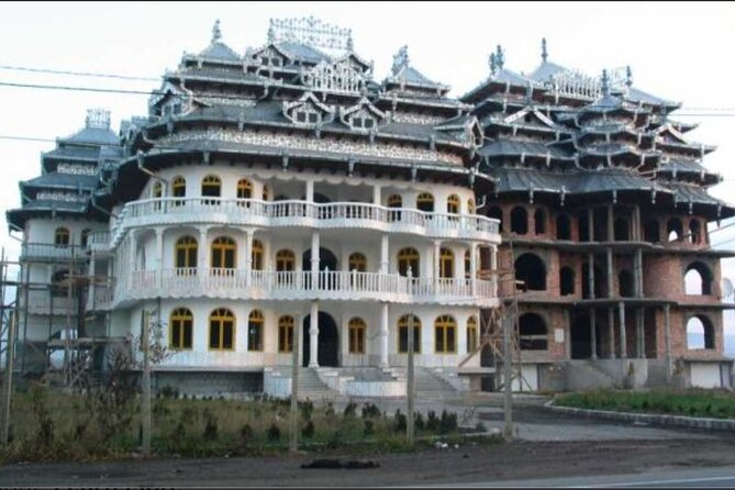 The Dark Side of Bucharest and the Life of Gypsies, Private Tour - Traveler Photographic Moments