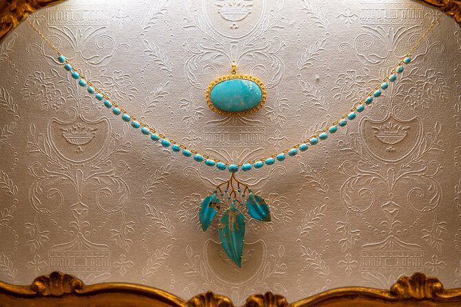 The Turquoise Museum Curators Tour - Unique Features of the Tour