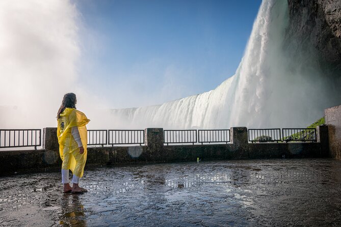 Toronto to Niagara Falls Evening Tour With Boat and Fireworks - Meeting and Pickup